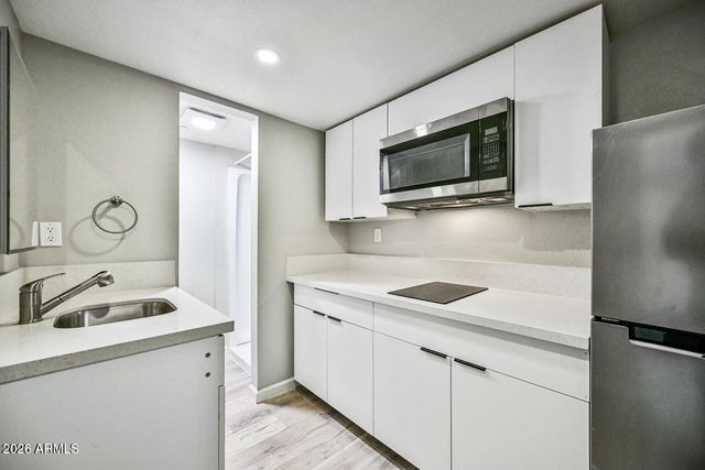 3025 N 32nd Street Apt 13, Phoenix, AZ 85018