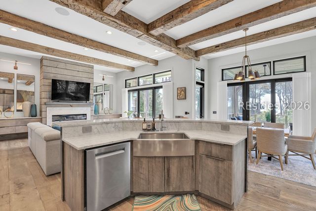 9 Bayberry Ln, Hilton Head Island, SC 29928