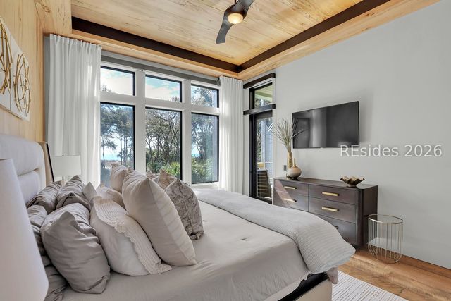 9 Bayberry Ln, Hilton Head Island, SC 29928