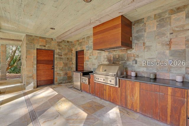 9 Bayberry Ln, Hilton Head Island, SC 29928