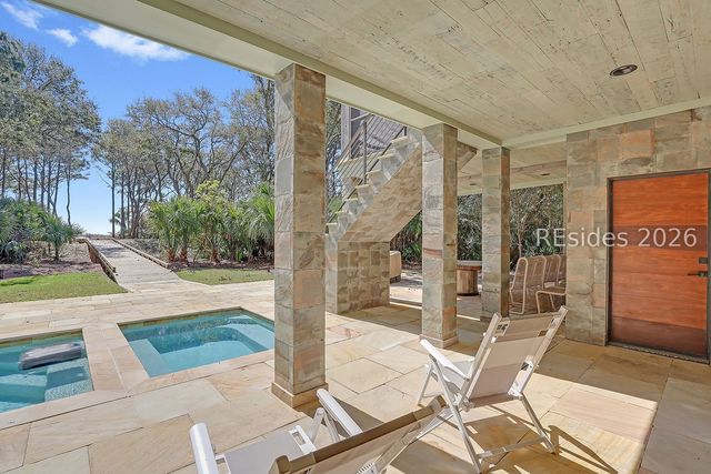 9 Bayberry Ln, Hilton Head Island, SC 29928
