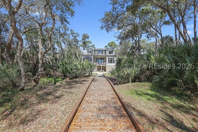 9 Bayberry Ln, Hilton Head Island, SC 29928