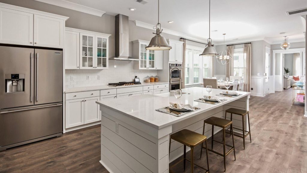 Image 3 of property listing at 992 Scotch Bonnet Way, Summerville, SC 29485