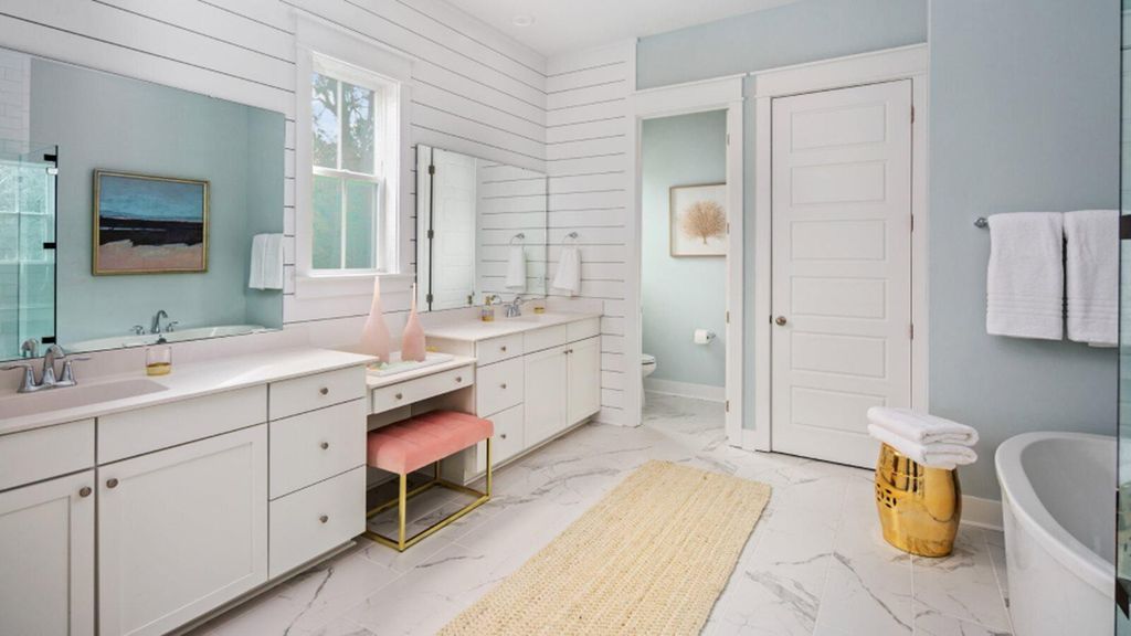 Image 4 of property listing at 992 Scotch Bonnet Way, Summerville, SC 29485