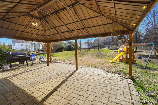 8854 Laurel Run Drive, Charlotte, NC 28269