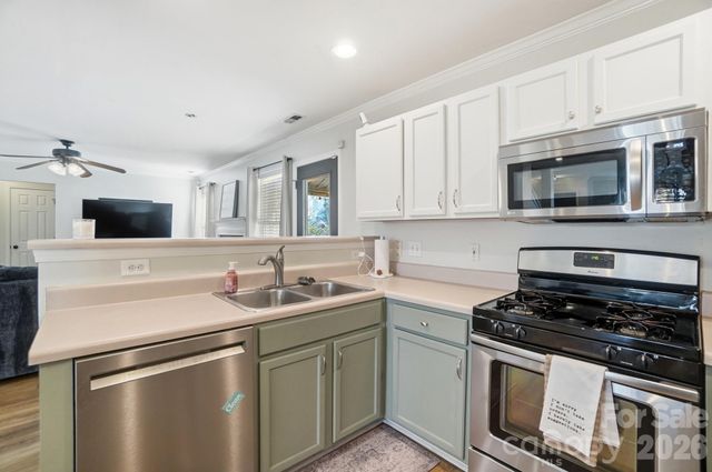 8854 Laurel Run Drive, Charlotte, NC 28269