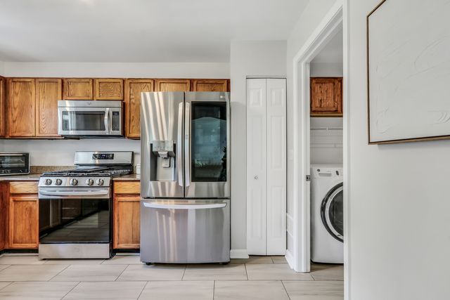 1334 S Pleasant Hill Gate, Waukegan, IL 60085