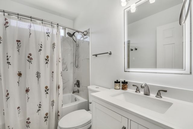 1334 S Pleasant Hill Gate, Waukegan, IL 60085