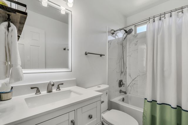 1334 S Pleasant Hill Gate, Waukegan, IL 60085