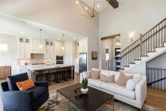 18481 Mohawk Lane, Overland Park, KS 66085