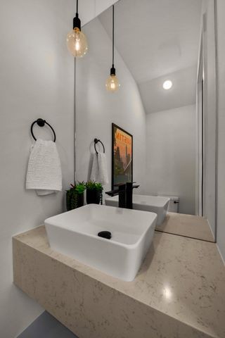 219 Lessin LN 10A, Austin, TX 78704