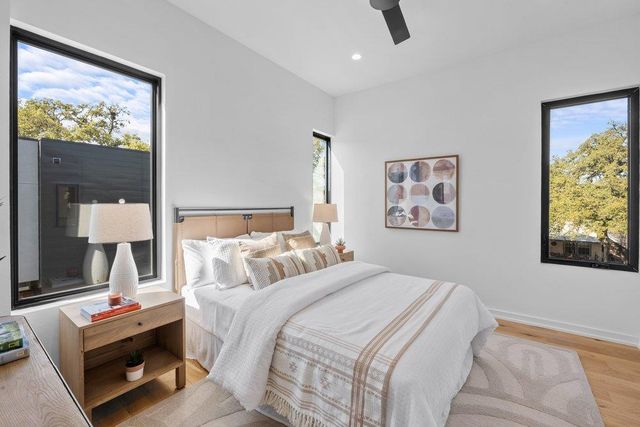 219 Lessin LN 10A, Austin, TX 78704