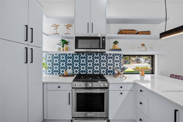 219 Lessin LN 10A, Austin, TX 78704