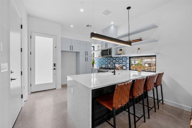 219 Lessin LN 10A, Austin, TX 78704