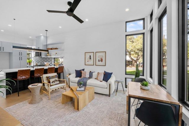 219 Lessin LN 10A, Austin, TX 78704