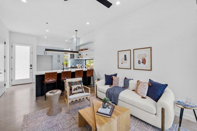 219 Lessin LN 10A, Austin, TX 78704