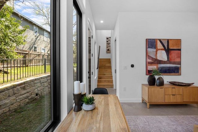 219 Lessin LN 10A, Austin, TX 78704