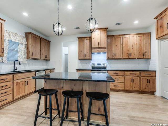 1015 Timbercrest, Pleasanton, TX 78064