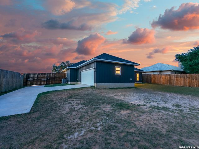 1015 Timbercrest, Pleasanton, TX 78064