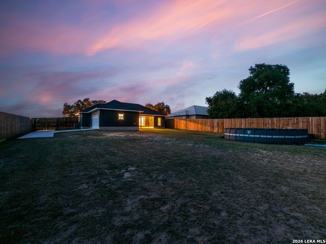 1015 Timbercrest, Pleasanton, TX 78064