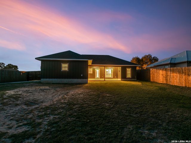 1015 Timbercrest, Pleasanton, TX 78064