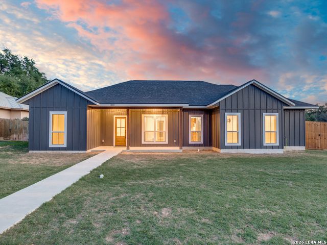 1015 Timbercrest, Pleasanton, TX 78064