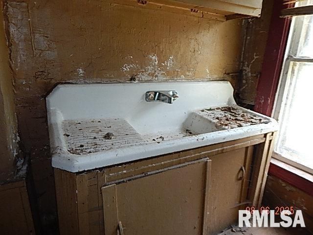 1504 CHRISTIE Street, Davenport, IA 52803