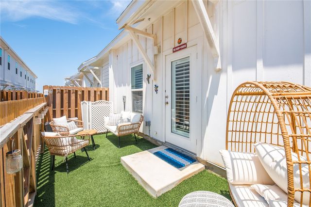 15117 Boca Grandi Dr, Corpus Christi, TX 78418