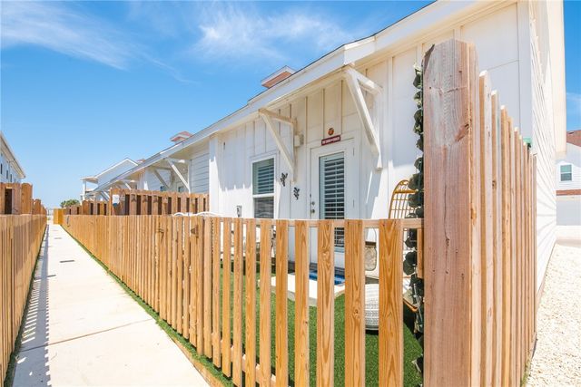 15117 Boca Grandi Dr, Corpus Christi, TX 78418