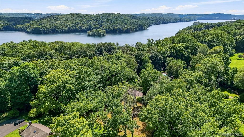 4 Davidson Drive, Thornwood, NY 10594 — exterior