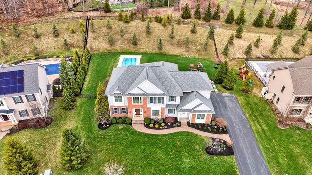 22 Greythorne Hill, Pittsford, NY 14534