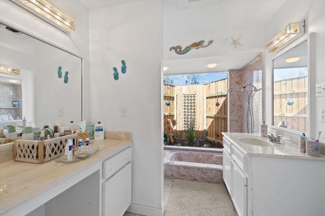 654 N Flamingo Drive, Seabrook, TX 77586