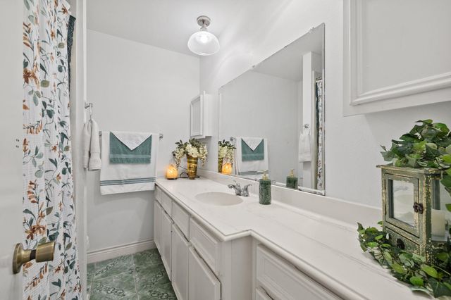 654 N Flamingo Drive, Seabrook, TX 77586