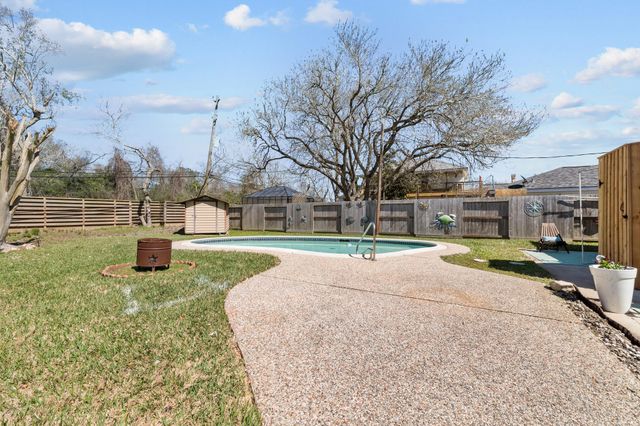 654 N Flamingo Drive, Seabrook, TX 77586