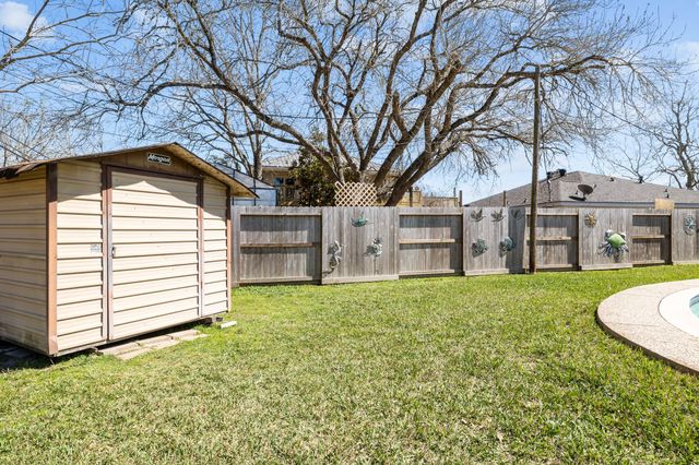 654 N Flamingo Drive, Seabrook, TX 77586