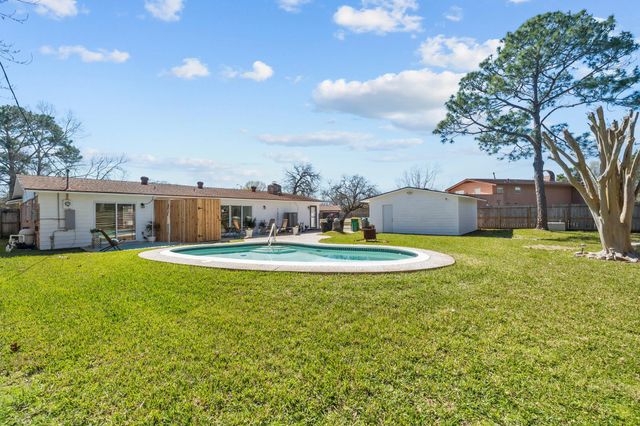 654 N Flamingo Drive, Seabrook, TX 77586