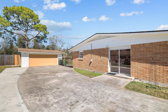 654 N Flamingo Drive, Seabrook, TX 77586