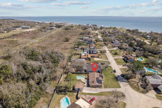 654 N Flamingo Drive, Seabrook, TX 77586