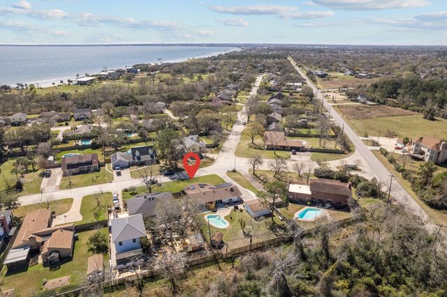 654 N Flamingo Drive, Seabrook, TX 77586