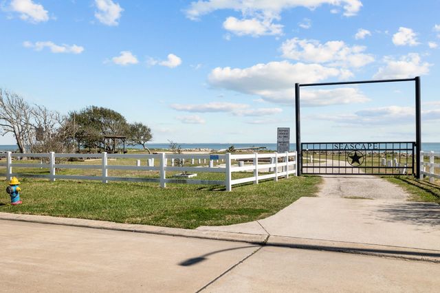 654 N Flamingo Drive, Seabrook, TX 77586