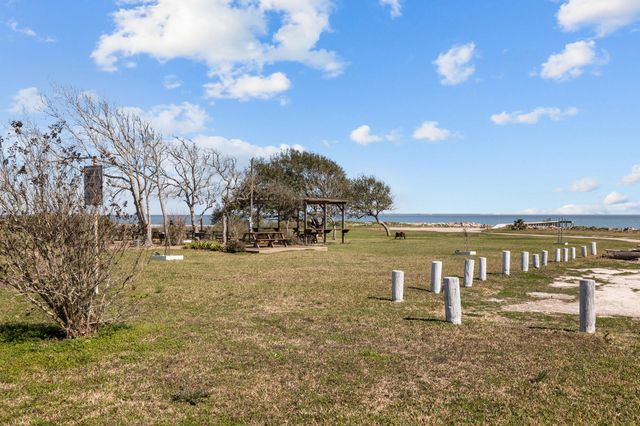 654 N Flamingo Drive, Seabrook, TX 77586