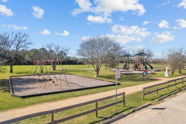 654 N Flamingo Drive, Seabrook, TX 77586