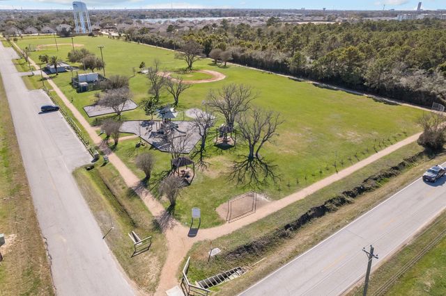 654 N Flamingo Drive, Seabrook, TX 77586