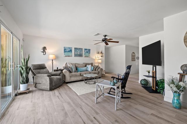 654 N Flamingo Drive, Seabrook, TX 77586