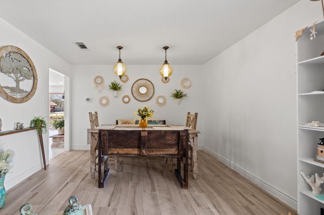 654 N Flamingo Drive, Seabrook, TX 77586