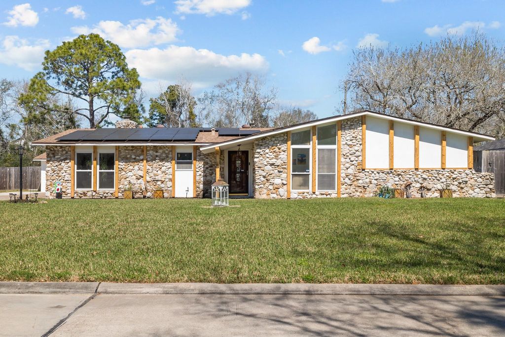 654 N Flamingo Drive, Seabrook, TX 77586