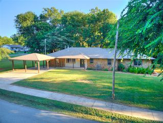 707 E Oak Street, Noble, OK 73068