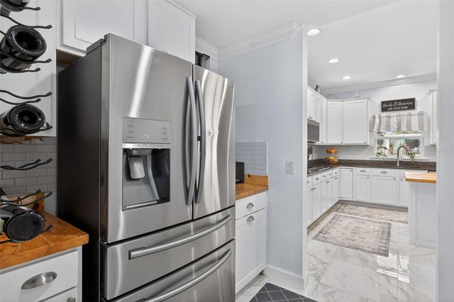 812 SW 11TH COURT, Cape Coral, FL 33991