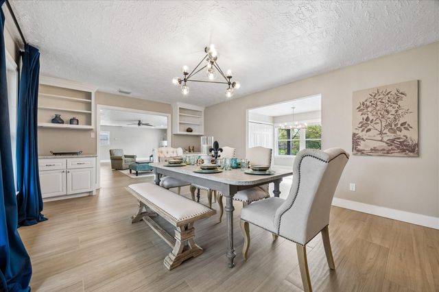 205 W Bayou Drive, Dickinson, TX 77539