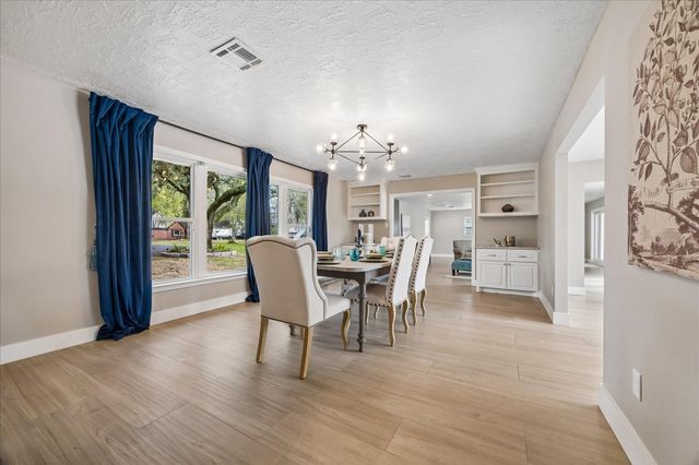 205 W Bayou Drive, Dickinson, TX 77539